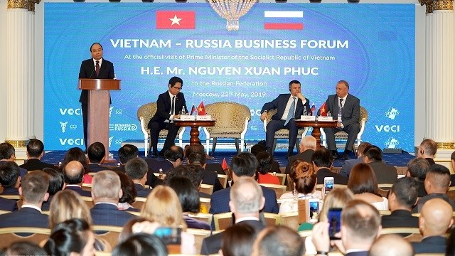 Le PM vietnamien Nguyên Xuân Phuc (au micro) prend la parole lors du Forum d'affaires Vietnam-Russie, le 22 mai à Moscou. Photo : VGP.