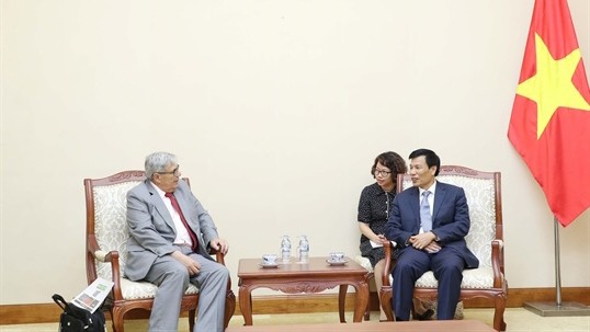 Le ministre de la Culture, des Sports et du Tourisme, Nguyên Ngoc Thiên, et Jean-Charles Nègre, membre du Bureau politique du PCF. Photo : BVH.