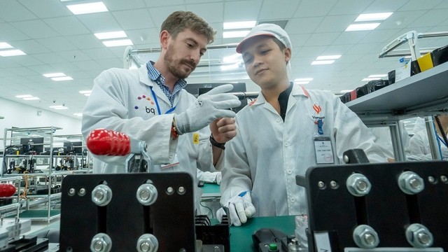 La majorité des investissements vietnamiens à l’étranger ont été consacrés aux sciences et aux technologies. Photo : baodautu.vn.