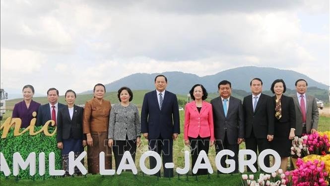 Les invités lors de la cérémonie d'inauguration de la société Lao-Jagro Development Xiengkhouang. Photo : VNA.