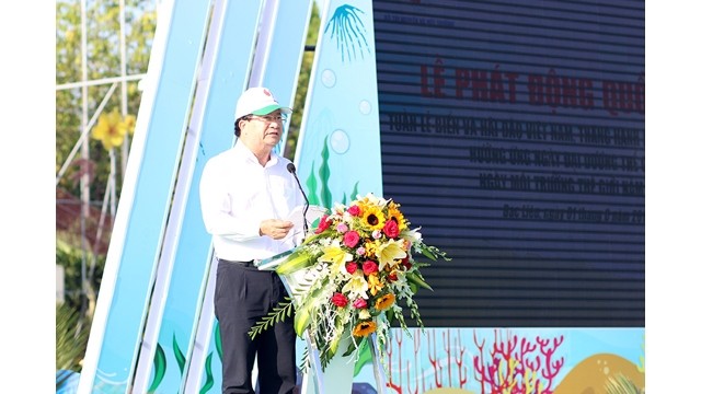 Le Vice-PM Trinh Dinh Dung prend la parole lors de la cérémonie de lancement national de la « Semaine de la mer et des îles du Vietnam ». Photo : https://baotainguyenmoitruong.vn/