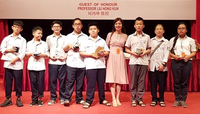 Huit élèves vietnamiens participent aux Olympiades de maths d’Asie-Pacifique 2019 (APMOPS) à Singapour. Photo : vnexpress.net