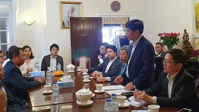Séance de travail entre le Comité d'État chargé des Vietnamiens résidant à l'étranger et des représentants de la communauté des Vietnamiens au Royaume-Uni. Photo: BQT.