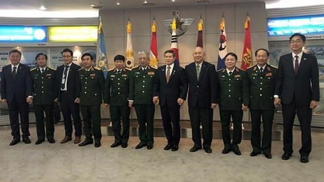 Des délégués au 8e dialogue sur la politique de défense au niveau des vice-ministre entre le Vietnam et la R.de Corée, le 20 juin à Séoul. Photo : VNA.