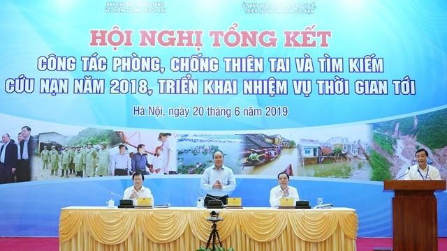Le PM Nguyên Xuân Phuc (debout, au centre) à la Conférence nationale sur la prévention des catastrophes naturelles, le 20 juin à Hanoi. Photo : VGP.