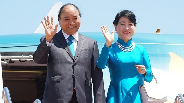 Le PM vietnamien Nguyên Xuân Phuc et son épouse dès leur arrivée à Bangkok, en Thaïlande. Photo : VGP.