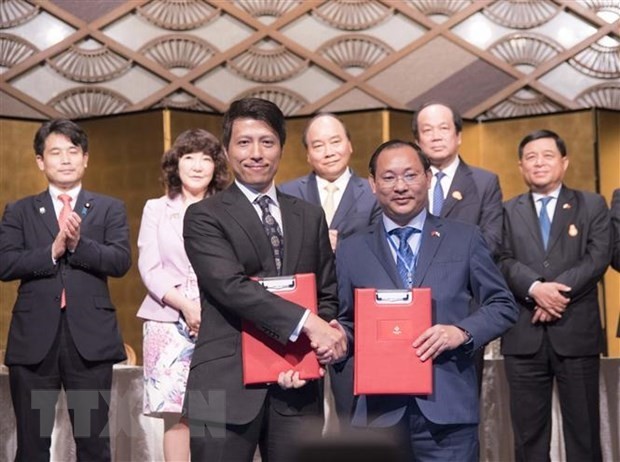 La signature du mémorandum sur cette coopération en matière d'investissement entre Yaegaki et TMS Group. Photo : VNA.