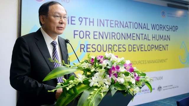 Le vice-ministre des Ressources naturelles et de l’Environnement, Lê Công Thành, prend son discours d’ouverture. Photo : baotainguyenmoitruong.vn
