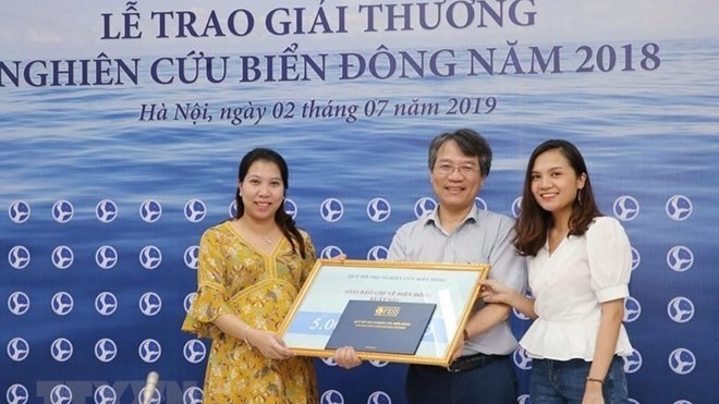 « Tourner les cœurs vers Truong Sa et Hoàng Sa », par les journalistes de l’Agence vietnamienne d’information, remporte le prix excellent. Photo : VNA.
