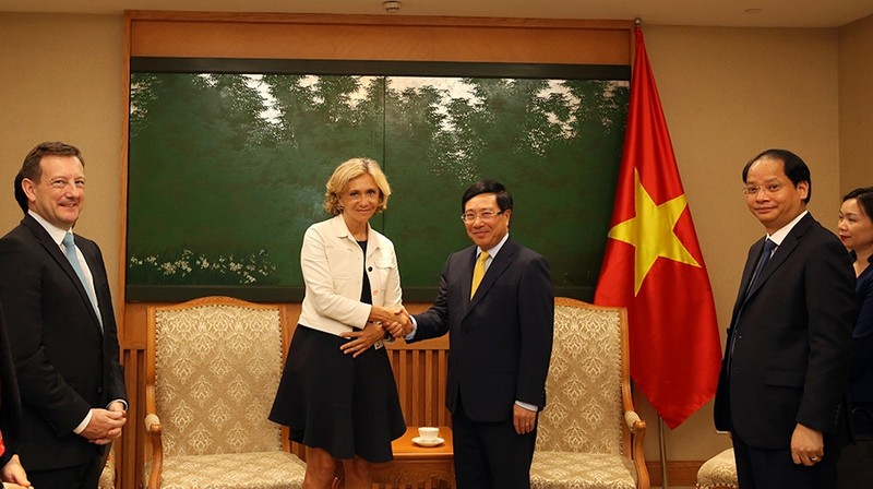 Le Vice-PM Pham Binh Minh (centre, à droite) reçoit la présidente de la région Île-de-France, Valérie Pécresse, le 16 juillet à Hanoi. Photo : VGP.