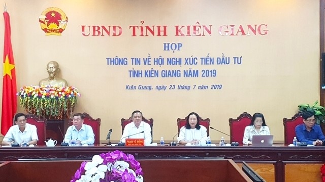 Lors de la conférence de presse sur la « Conférence de promotion de l’investissement de Kiên Giang 2019 », le 23 juillet à Rach Gia. Photo : NDEL.