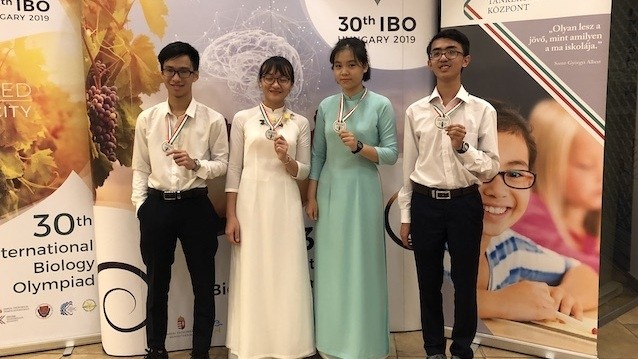 Les élèves vietnamiens primés aux Olympiades internationales de biologie 2019. Photo : NDEL.