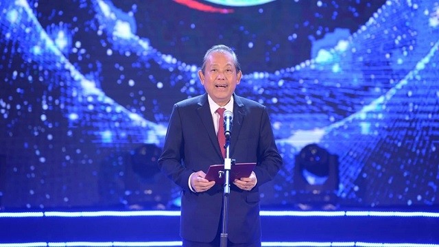 Le Vice-PM vietnamie Truong Hoa Binh prend la parole lors de la finale du 2e concours « Chants de l’ASEAN+3 ». Photo : VOV.