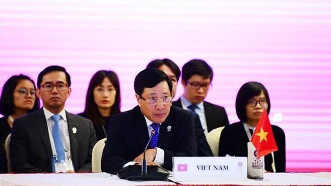 Le Vice-PM et ministre vietnamien des Affaires étrangères Pham Binh Minh (1er rang), lors de la Conférence des ministres des Affaires étrangères ASEAN-Japon, le 1er août à Bangkok. Photo : VNA.