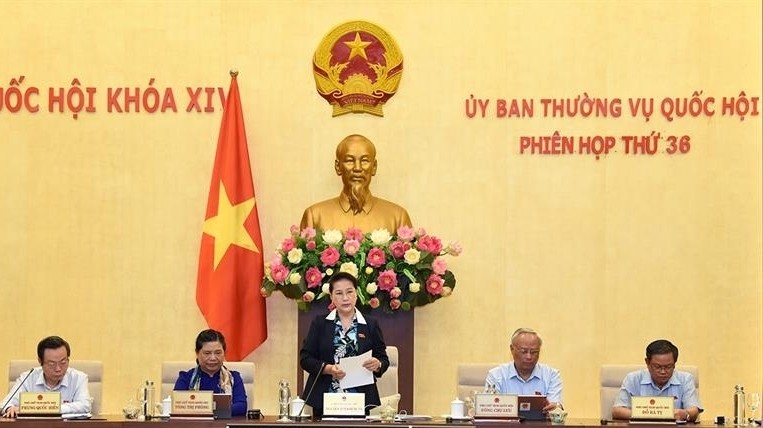 La Présidente de l'AN vietnamienne, Nguyên Thi Kim Ngân (debout), lors de l'ouverture de la 36e réunion du Comité permanent de l'AN, le 12 août à Hanoï. Photo: quochoi. 