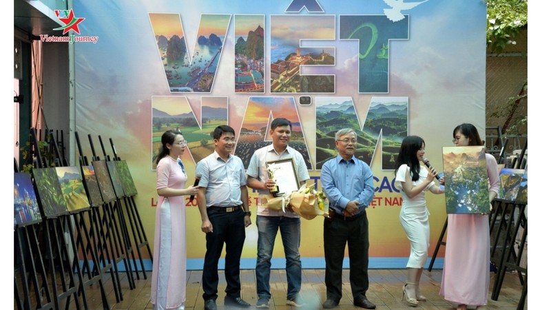 Cérémonie de remise des Prix du concours « Le Vietnam vu d’en haut », le 8 août à Hô Chi Minh-Ville. Photo : truyenhinhdulich.vn.  