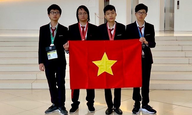 Tous les membres de l'équipe vietnamienne sont médaillés. Photo : Ministère vietnamien de l’Éducation et de la Formation.