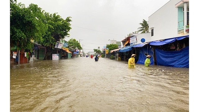 L’axe Trân Phu et Mac Cuu au bourg Duong Dông est inondé. Photo : NDEL.