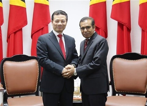 Le ministre de l’Information et de la Communication, Nguyên Manh Hùng (à gauche), et le Premier ministre est-timorais Taur Matan Ruak, le 29 août. Photo : VNA.