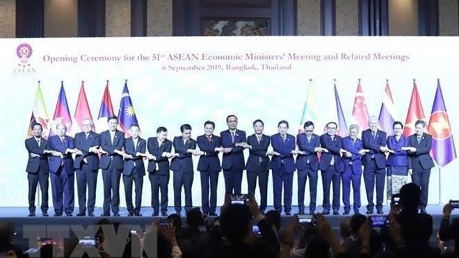 Les ministres de l'économie de l’ASEAN lors de la réunion qui s'est ouverte à Bangkok le 6 septembre. Photo : VNA.