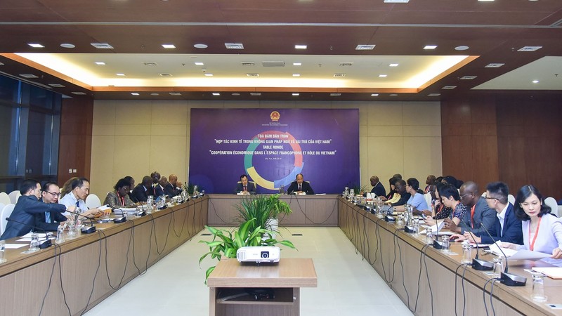 Vue générale de la table ronde intitulée « La coopération économique dans l'espace francophone et le rôle du Vietnam », le 9 septembre à Hanoi. Photo : baoquocte.vn.