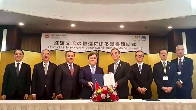 Signature du protocole d’accord entre le ministère vietnamien du Plan et de l’Investissement et les autorités de Niigata. Photo : MPI.