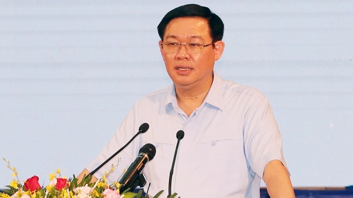 Le Vice-Premier ministre Vuong Dinh Huê prend la parole lors de la conférence. Photo : VGP.