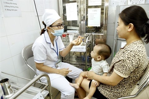En dépit des conditions de vie nettement meilleures, beaucoup d’enfants vietnamiens souffrent de malnutrition. Photo : VNA.