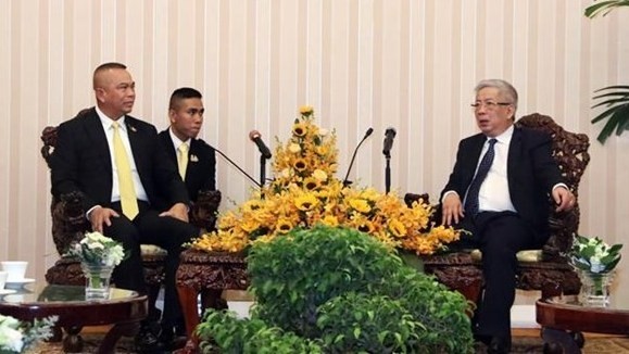 Le vice-ministre vietnamien de la Défense Nguyên Chi Vinh (à droite) et le secrétaire permanent thaïlandais à la Défense Natt Intracharoen. Photo : VNA.