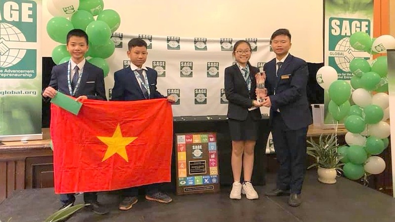 Les quatre élèves vietnamiens participent à la Coupe du monde SAGE 2019. Photo : Thoidai.com.vn 
