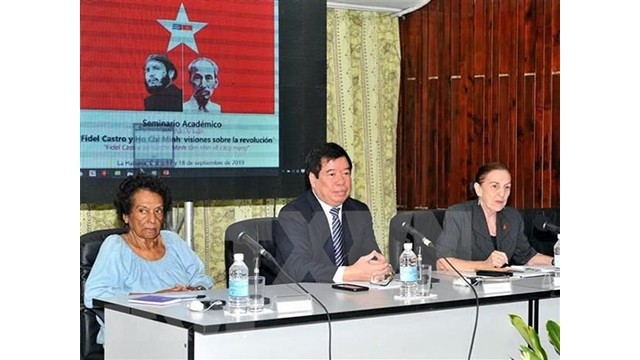 Lors du séminaire «Fidel Castro et Hô Chi Minh : visions sur la révolution», à La Havane. Photo : VNA.