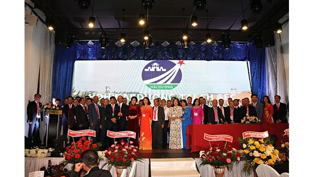 Les membres du nouveau comité exécutif pour le mandat 2019-2023 de l'Association des Vietnamiens d’origine de Hai Duong en République tchèque. Photo : VOV.