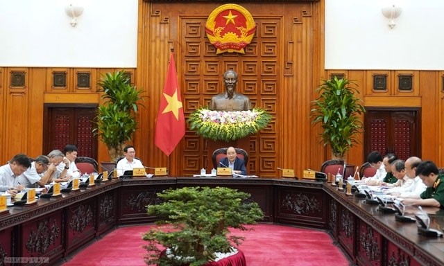 Le Premier ministre Nguyên Xuân Phuc préside la réunion de la Permanence du sous-comité socio-économique du XIIIe Congrès national du Parti. Photo : NDEL.