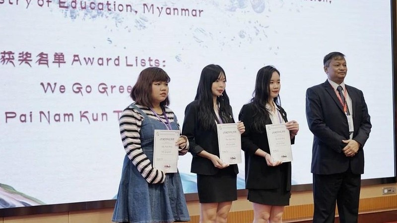 Le groupe d’étudiants de l'Université des sciences sociales et humaines remporte le premier prix du récent concours IYCGM 2019. Photo: giaoduc.net