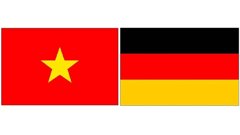 Drapeaux du Vietnam et d'Allemagne. Photo : NDEL.