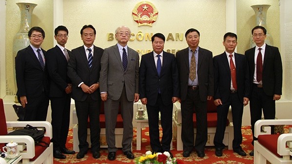 Photo de famille entre les responsales du Ministère vietnamien de la Sécurité publique et de la Commission nationale de sécurité publique du Japon. Photo : CAND.