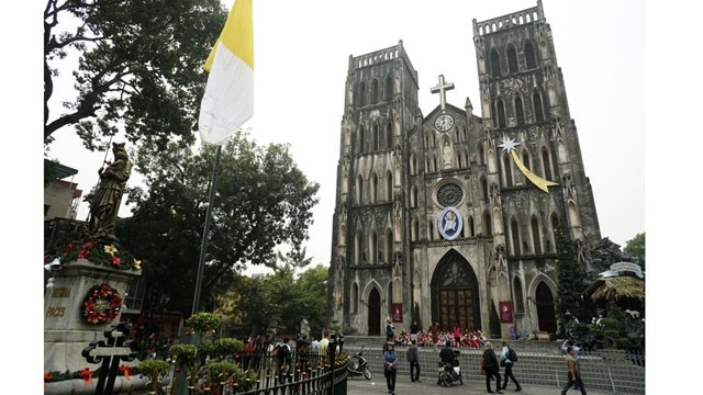 La Cathédrale Saint-Joseph de Hanoi est l'un des 30 sites touristiques à Hanoi à interdire de fumer. Photo : daidoanket.vn.