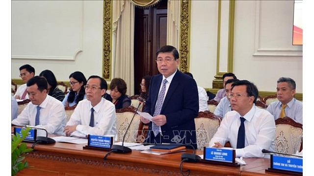 Le président du comité populaire municipal de Hô Chi Minh-Ville, Nguyên Thành Phong, s'exprime lors de la rencontre avec  les nouveaux chefs de missions diplomatiques du Vietnam à l’étranger. Photo: VNA