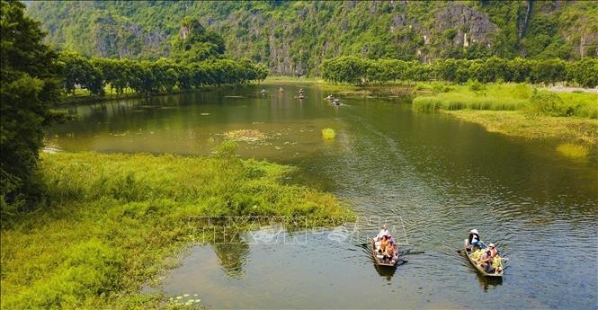 La zone touristique de Tam Côc dans la province de Ninh Binh, un beau site très connu et attrayant des visiteurs nationaux et étrangers. Photo : VNA.