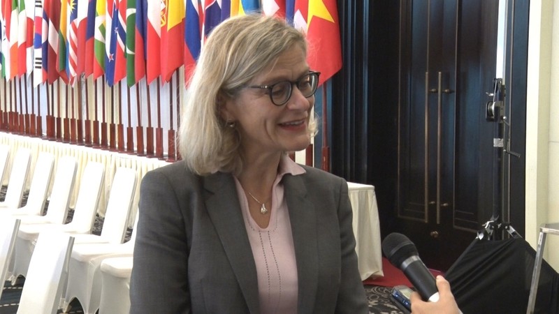 Sabine Henzler, représentante de la Direction générale de la fiscalité et de la douane de l’UE. Photo : haiquanonline.com.vn. 