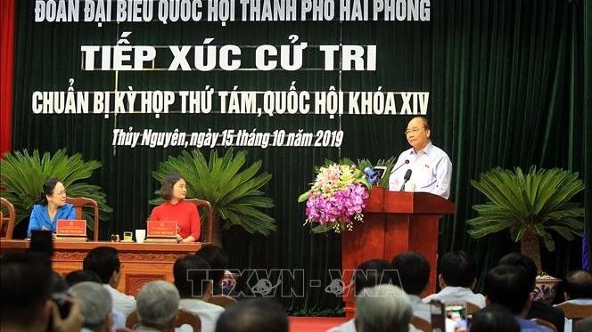 Le PM Nguyên Xuân Phuc prend sa parole lors de la rencontre avec les électeurs du district de Thuy Nguyên. Photo : VNA.