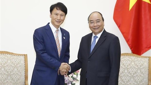 Le Premier ministre Nguyên Xuân Phuc (droite) et le gouverneur de la préfecture japonaise Kagoshima, Mitazono Satoshi. Photo : VNA.