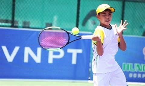 Le jeune joueur vietnamien Nguyên Minh Phat participe aux Championnats de tennis U14 d'Asie de Dà Nang 2019 - Groupe A. Photo : VNA.