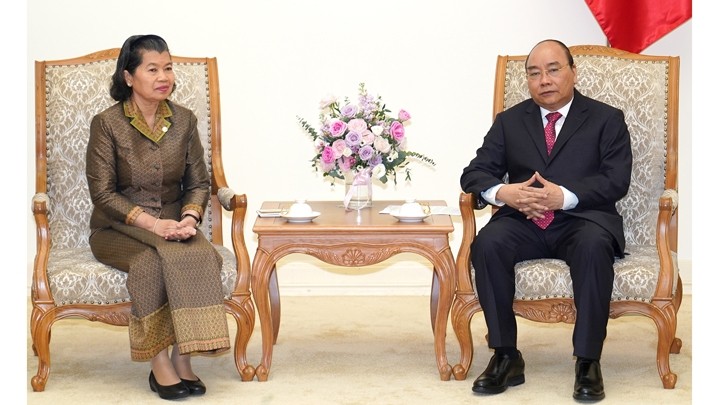  Le Premier ministre Nguyên Xuân Phuc et la Vice-Première ministre et ministre cambodgien des Relations avec le Parlement et de l’Inspection, Men Sam An. Photo : VGP.
