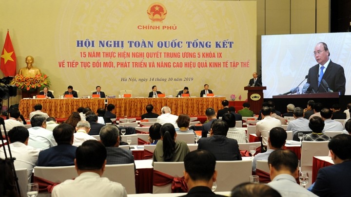 Le Premier ministre Nguyên Xuân Phuc lors du forum national sur le bilan de 15 ans d’économie collective, le 14 octobre à Hanoi. Photo : Trân Hai/NDEL.