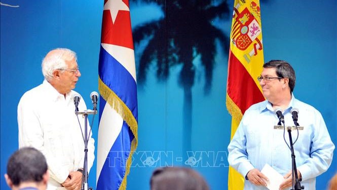 Le ministre espagnol des Affaires étrangères, Josep Borrell et son homologue cubain Bruno Rodríguez lors de la conférence de presse après leur entretien. Photo : VNA.