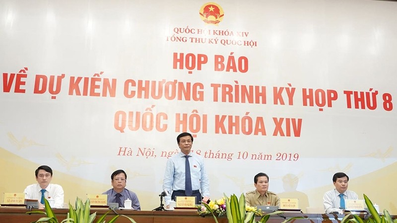 Le secrétaire général de l’Assemblée nationale, Nguyên Hanh Phuc, s’exprime lors de la conférence de presse. Photo : NDEL.