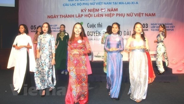 Concours « Charme de l'ao dài » en Malaisie. Photo : VNA.