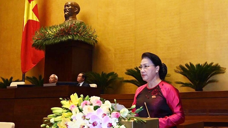 La Présidente de l'AN vietnamienne Nguyên Thi Kim Ngân prononce son discours d’ouverture de la 8e session de l’AN de la XIVe législature, le 21 octobre à Hanoi. Photo : NDEL.
