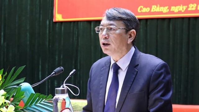 Le président du Comité populaire de Cao Bang, Hoàng Xuân Anh, lors de la conférence tenue le 22 octobre. Photo : bienphong.com.vn